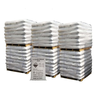 Flocos 1310-58-3 da potassa cáustica dos flocos 90% do hidróxido de potássio de CAS 25tons pelo recipiente 20feet